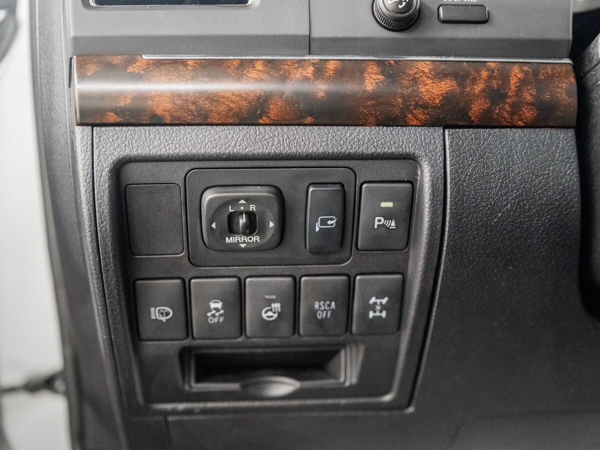 Toyota Land Cruiser 2012 - фото автомобиля