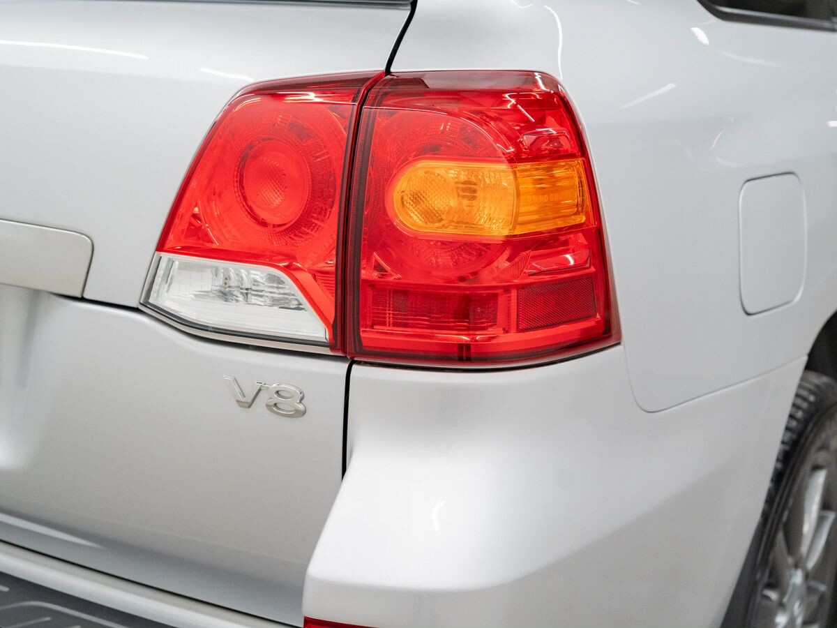 Toyota Land Cruiser 2012 - фото автомобиля