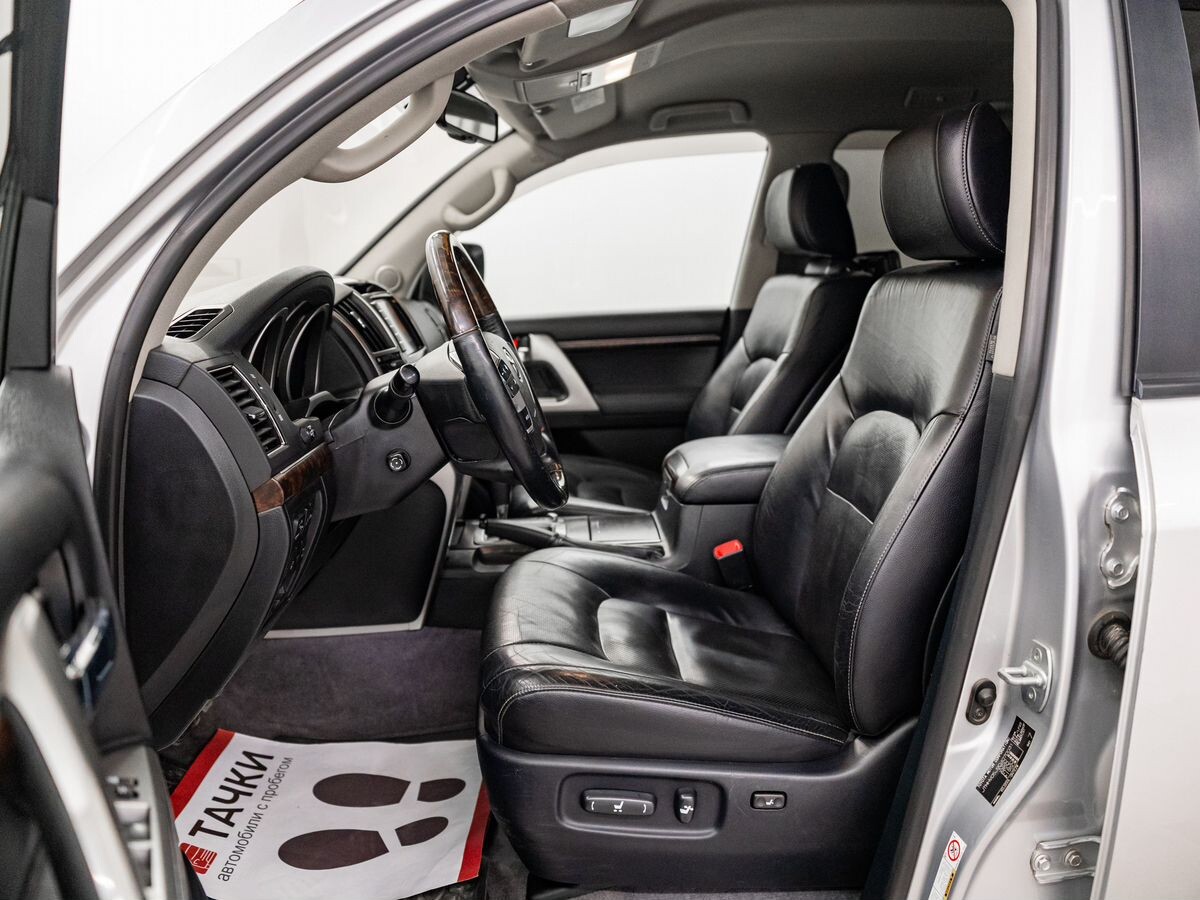 Toyota Land Cruiser 2012 - фото автомобиля