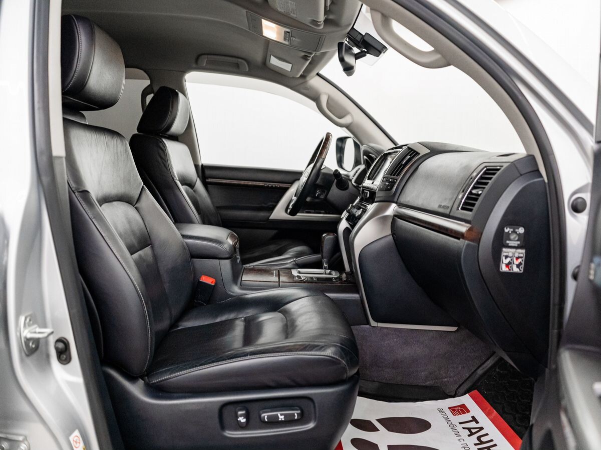 Toyota Land Cruiser 2012 - фото автомобиля