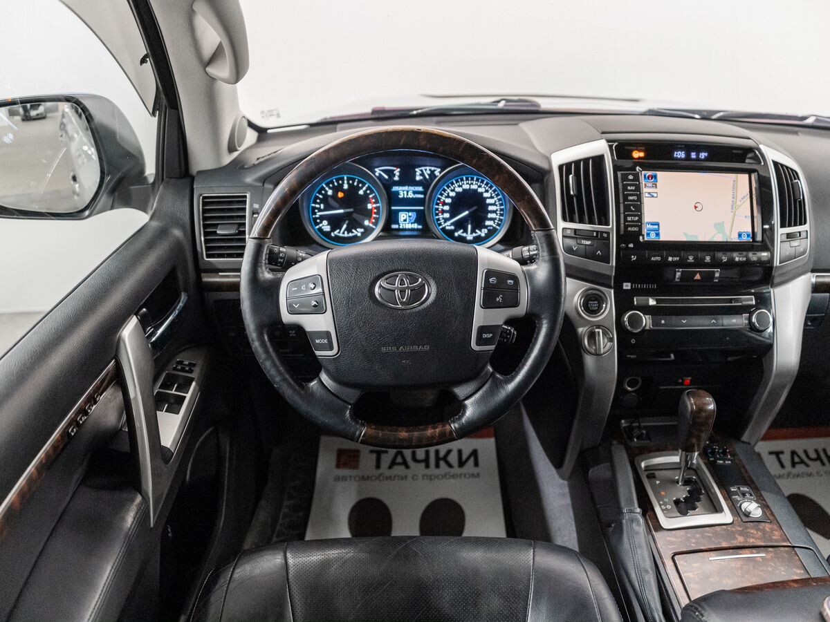 Toyota Land Cruiser 2012 - фото автомобиля