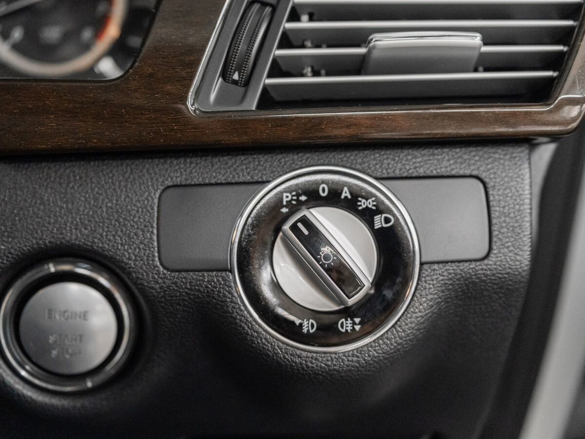 Mercedes-Benz E-Класс 2009 - фото автомобиля