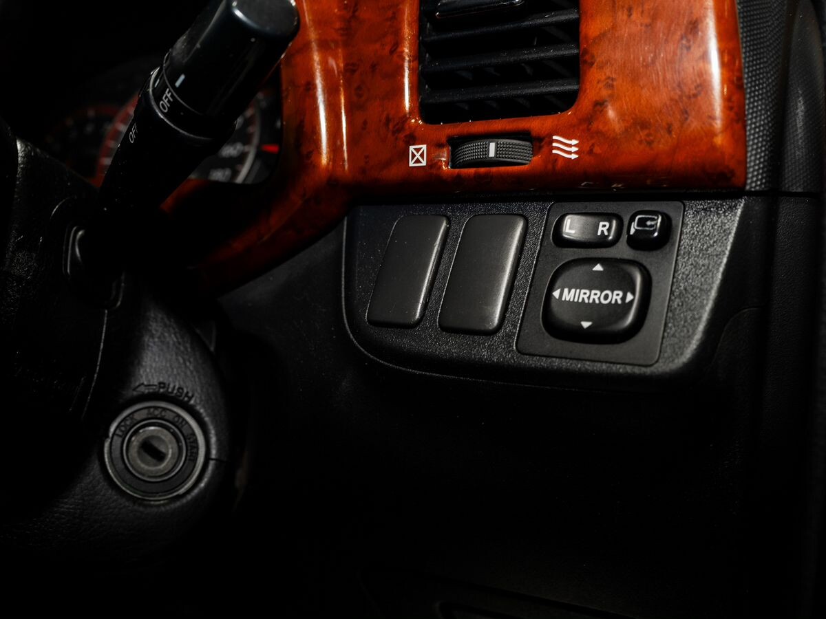 Toyota Wish 2007 - фото автомобиля