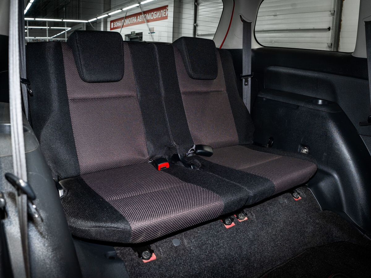 Toyota Wish 2007 - фото автомобиля