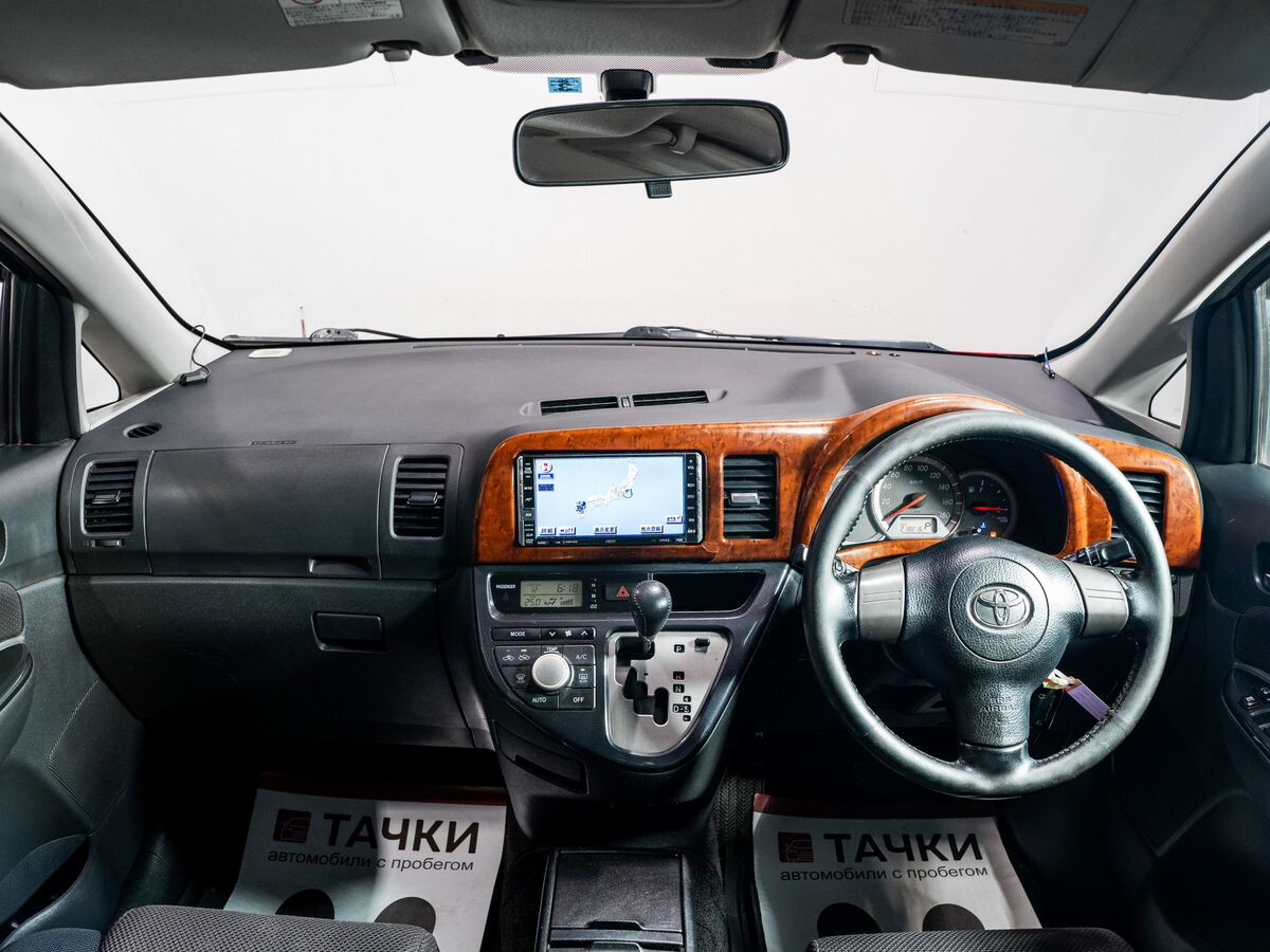 Toyota Wish 2007 - фото автомобиля