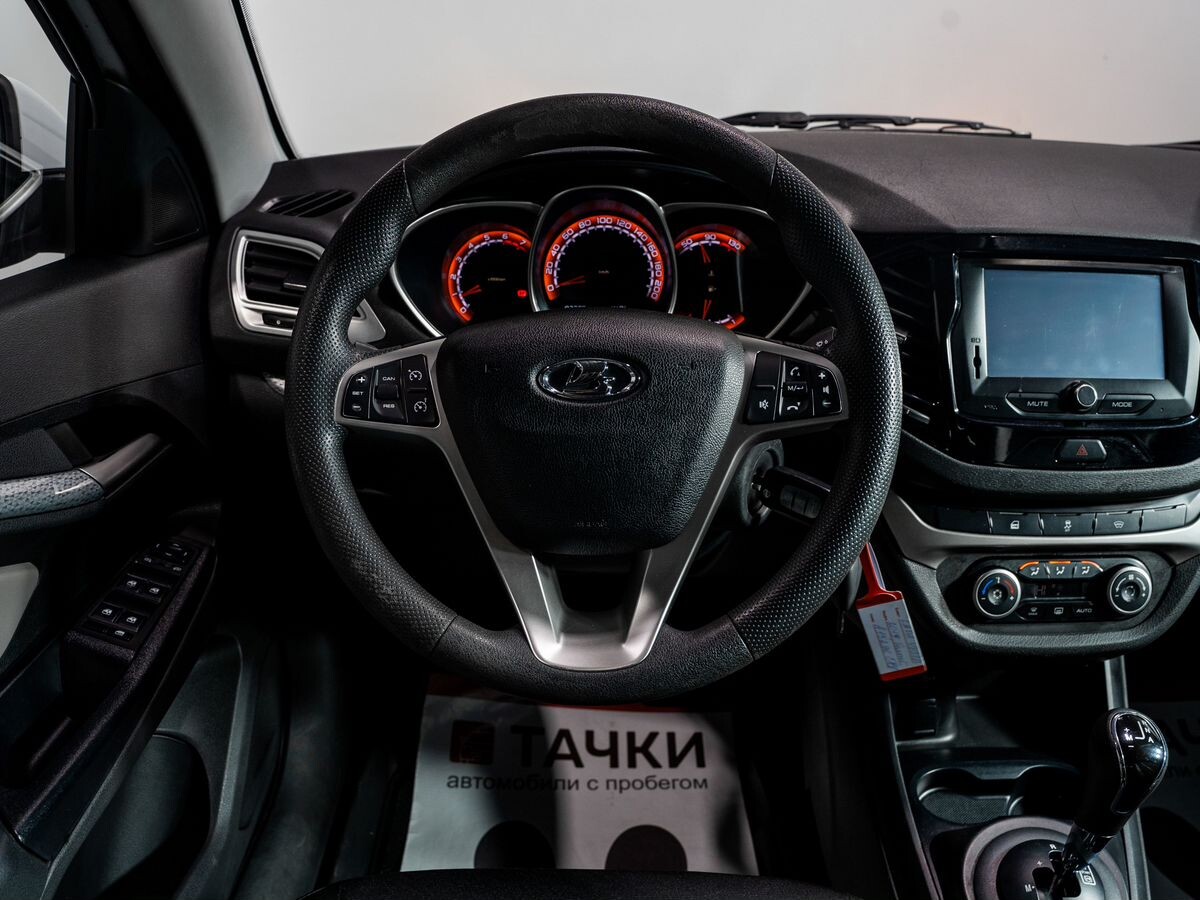 Lada (ВАЗ) Vesta 2019 - фото автомобиля