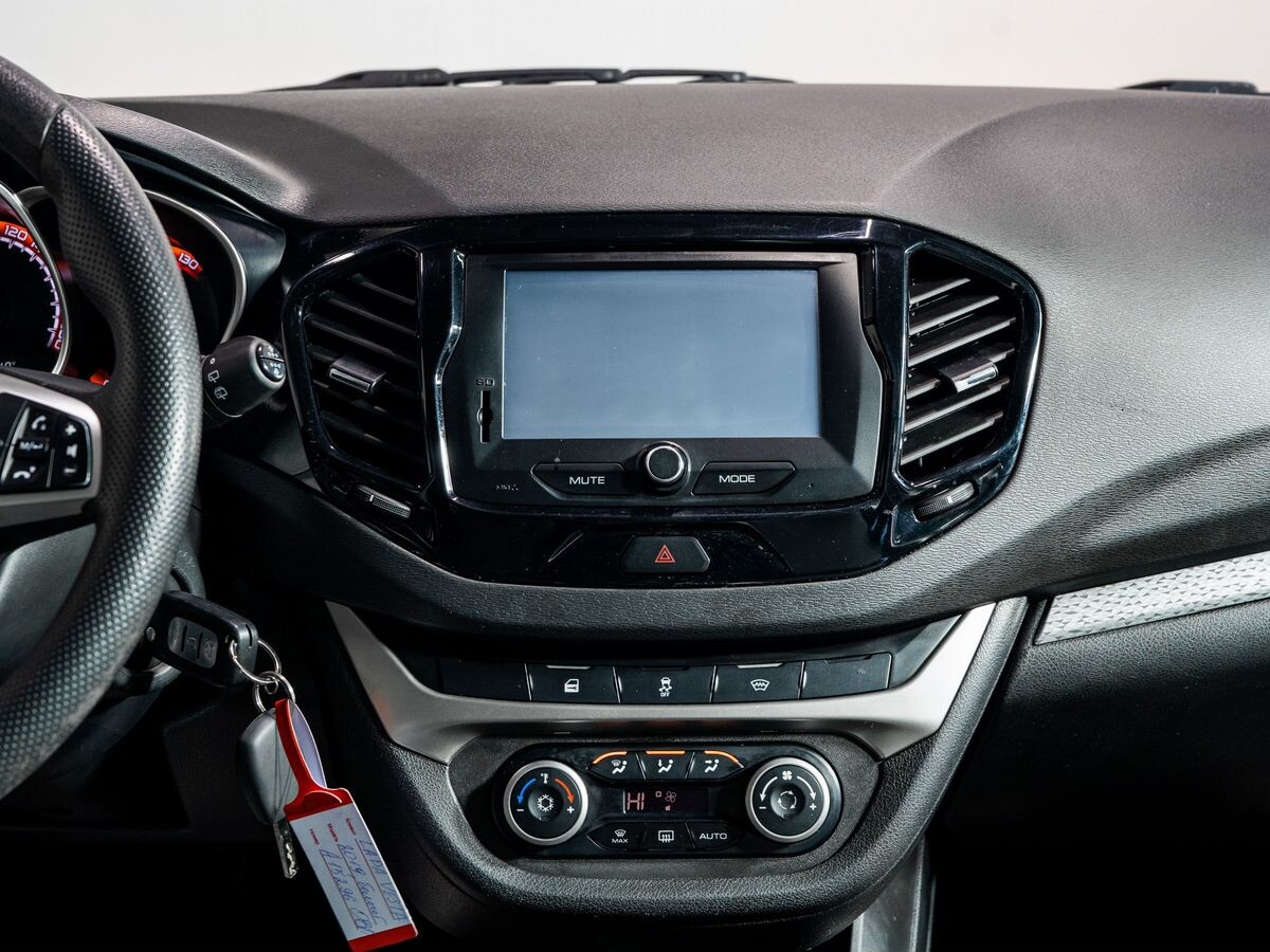 Lada (ВАЗ) Vesta 2019 - фото автомобиля