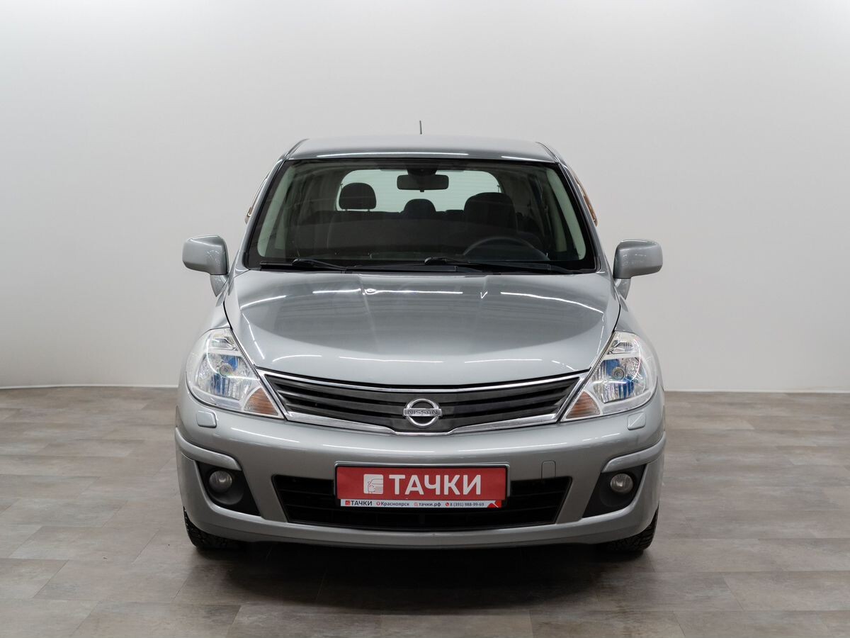 Nissan Tiida 2010 - фото автомобиля