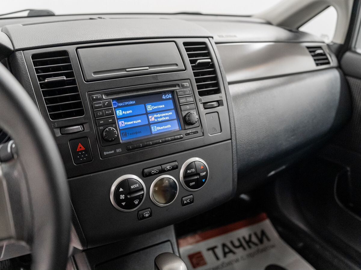 Nissan Tiida 2010 - фото автомобиля