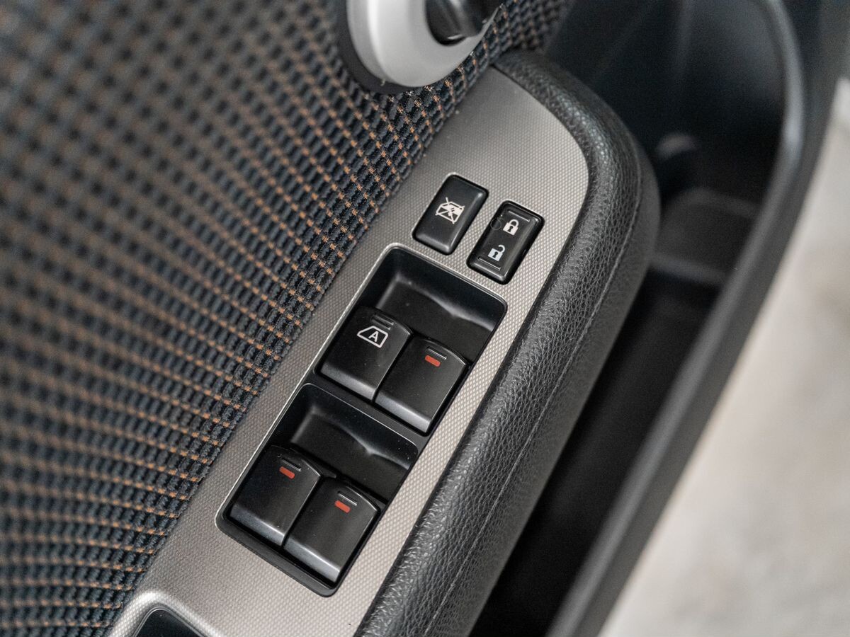 Nissan Tiida 2010 - фото автомобиля