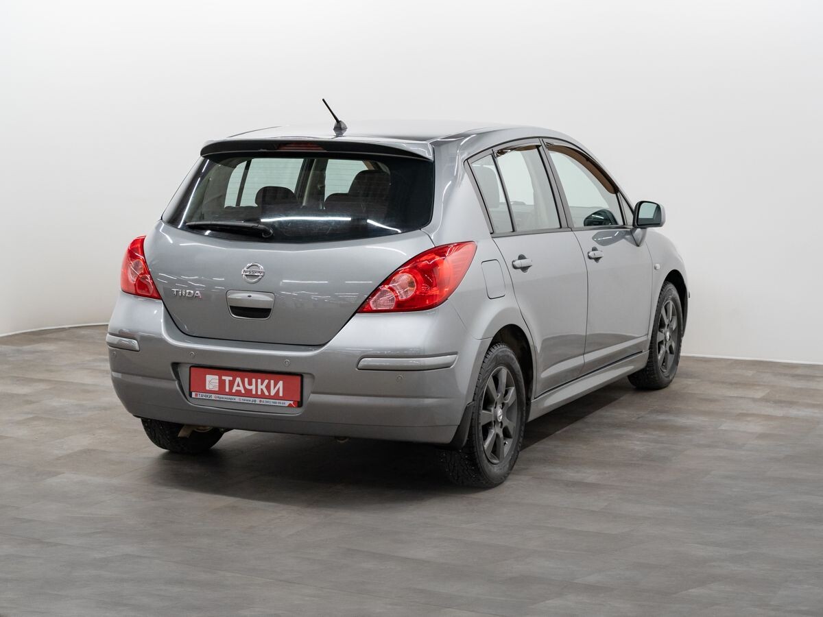 Nissan Tiida 2010 - фото автомобиля