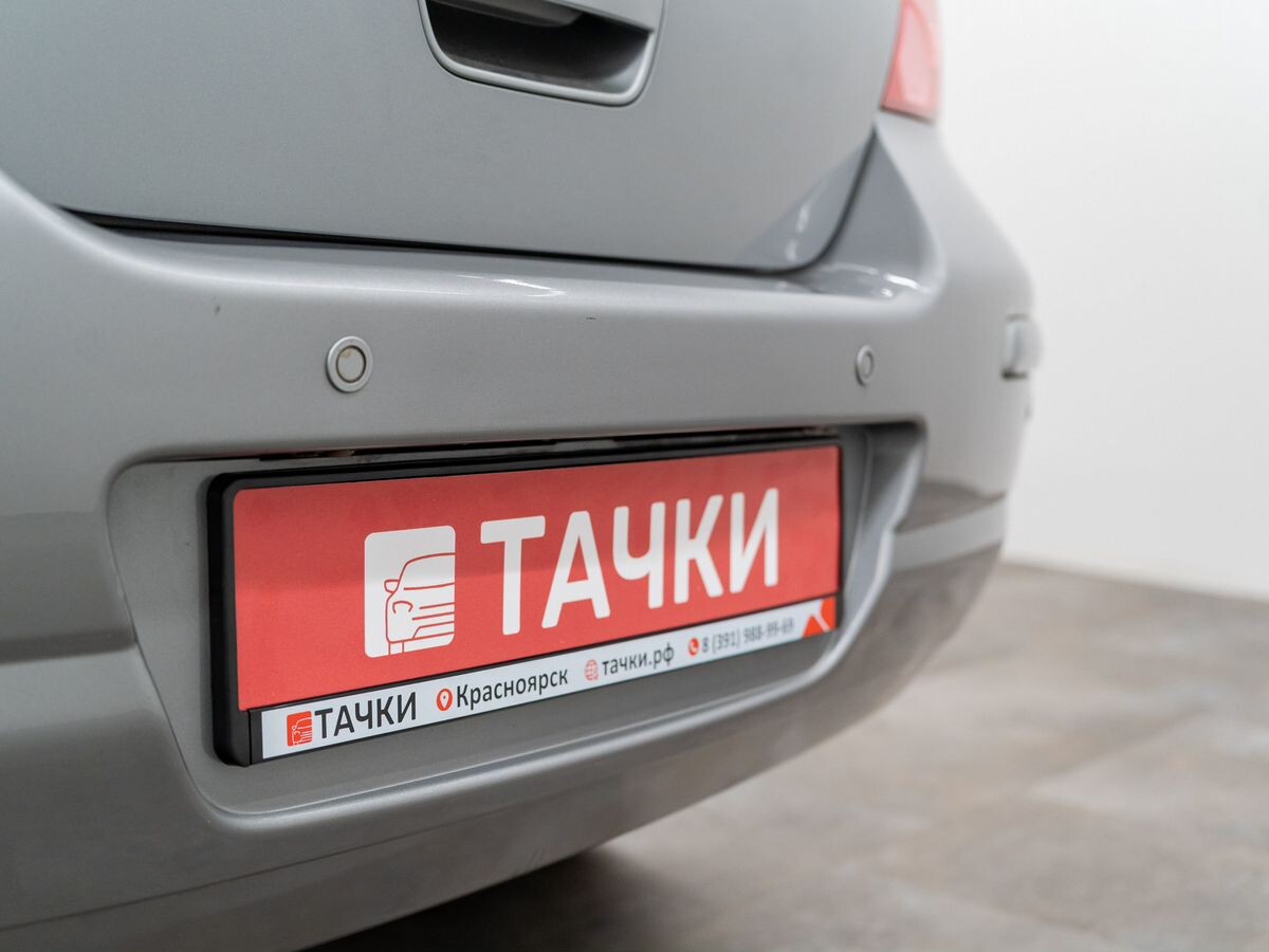 Nissan Tiida 2010 - фото автомобиля