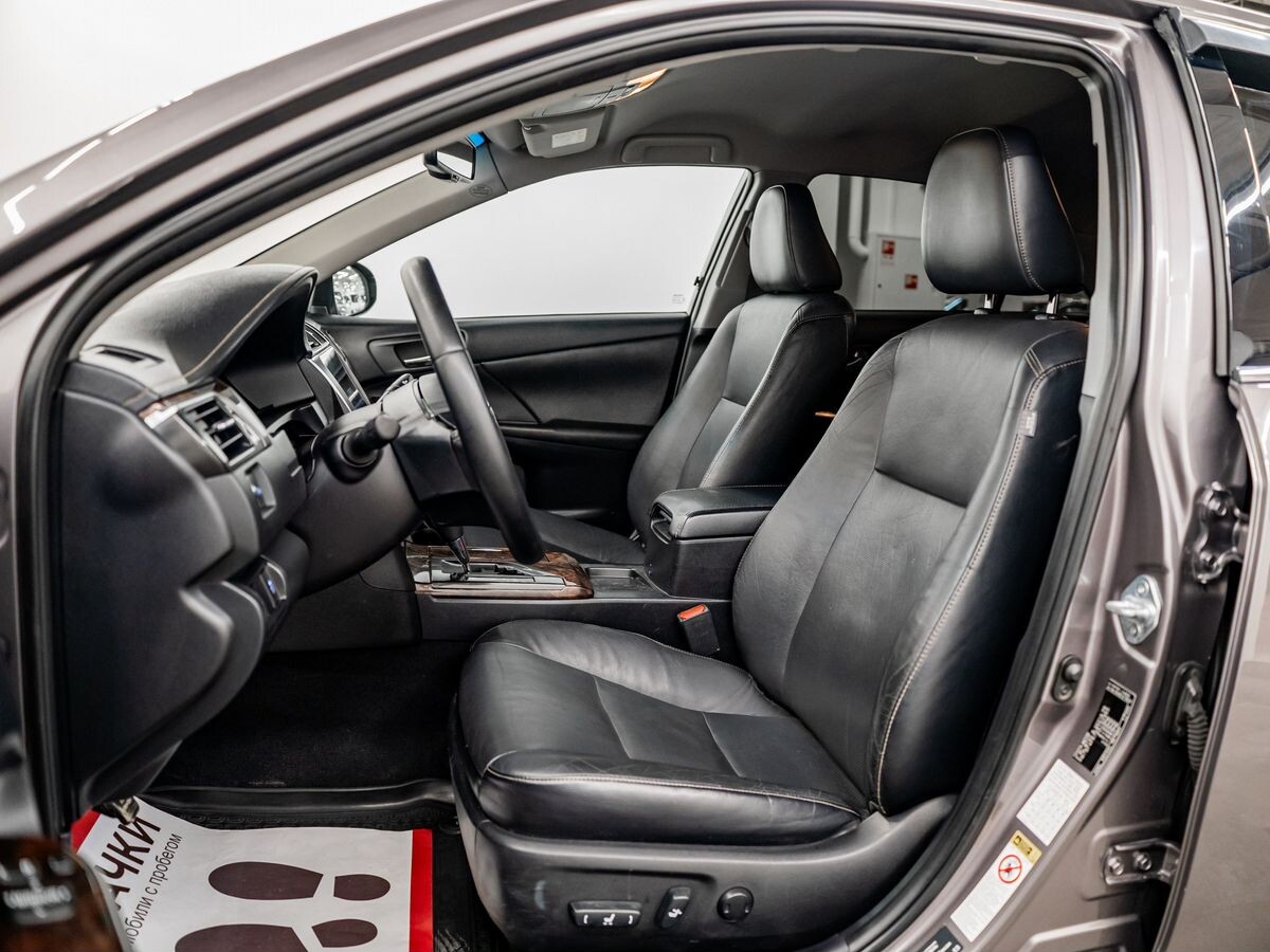 Toyota Camry 2014 - фото автомобиля