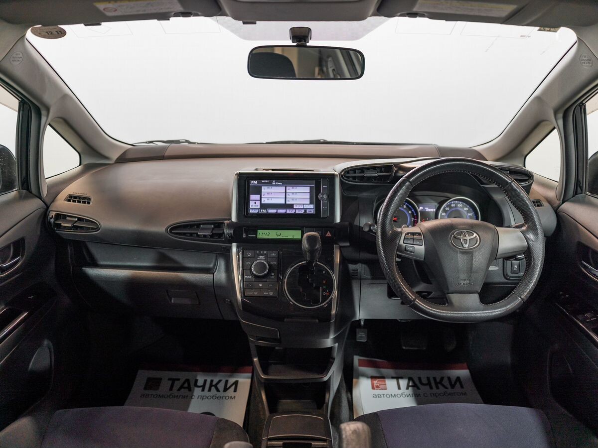 Toyota Wish 2012 - фото автомобиля