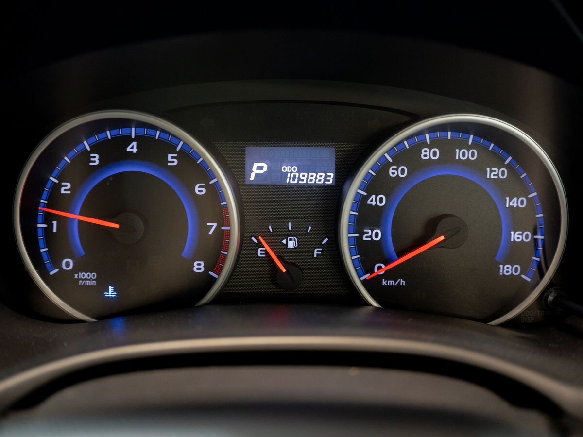 Toyota Wish 2012 - фото автомобиля