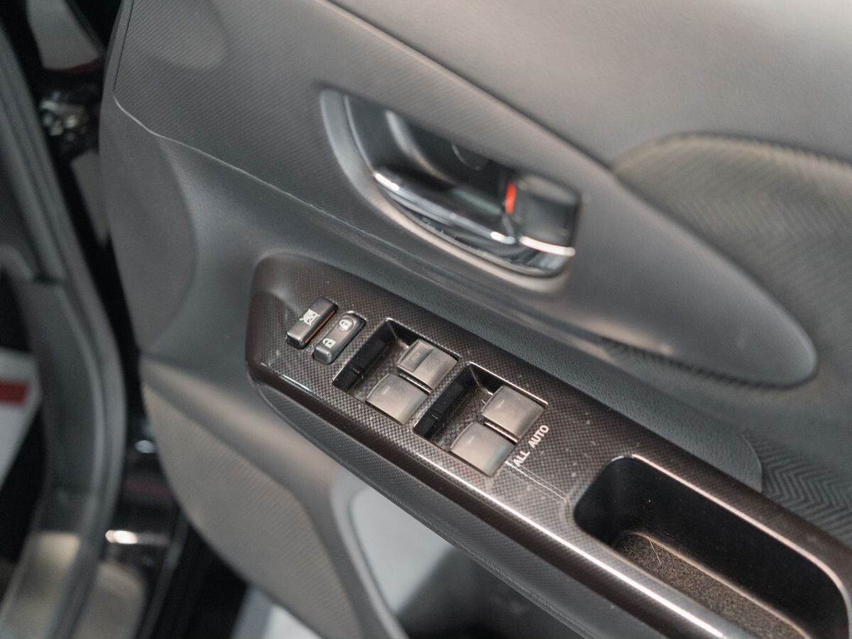 Toyota Wish 2012 - фото автомобиля