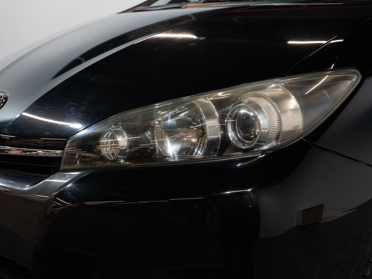 Toyota Wish 2012 - фото автомобиля