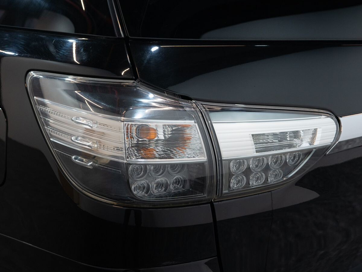 Toyota Wish 2012 - фото автомобиля