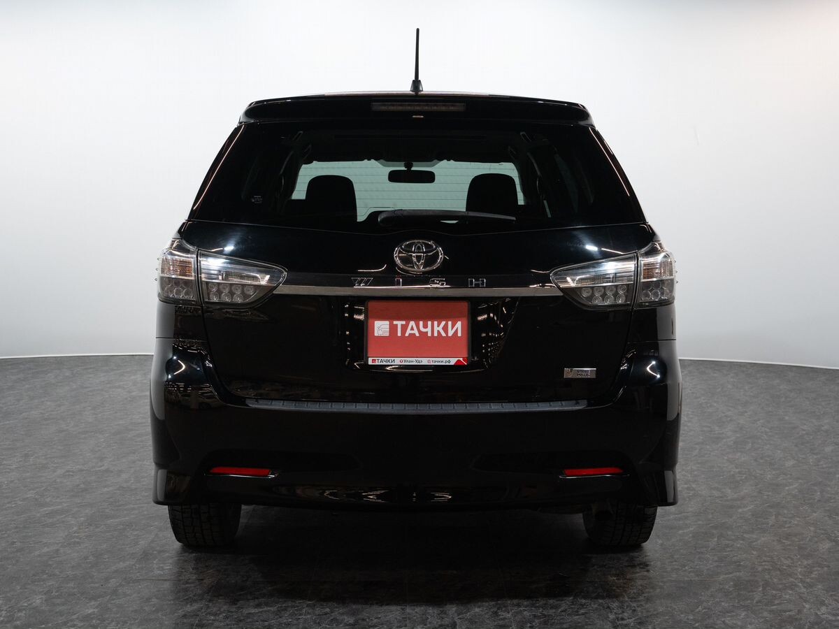Toyota Wish 2012 - фото автомобиля