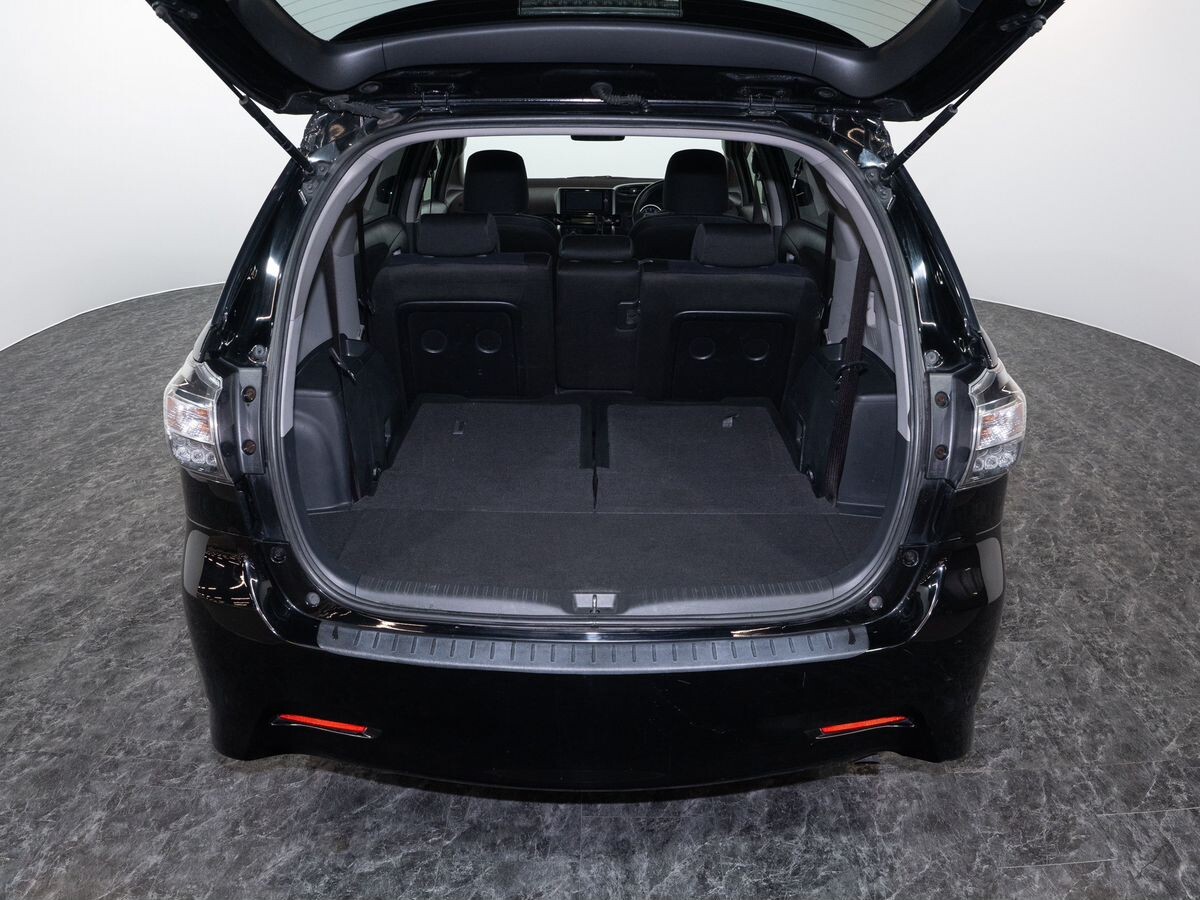 Toyota Wish 2012 - фото автомобиля