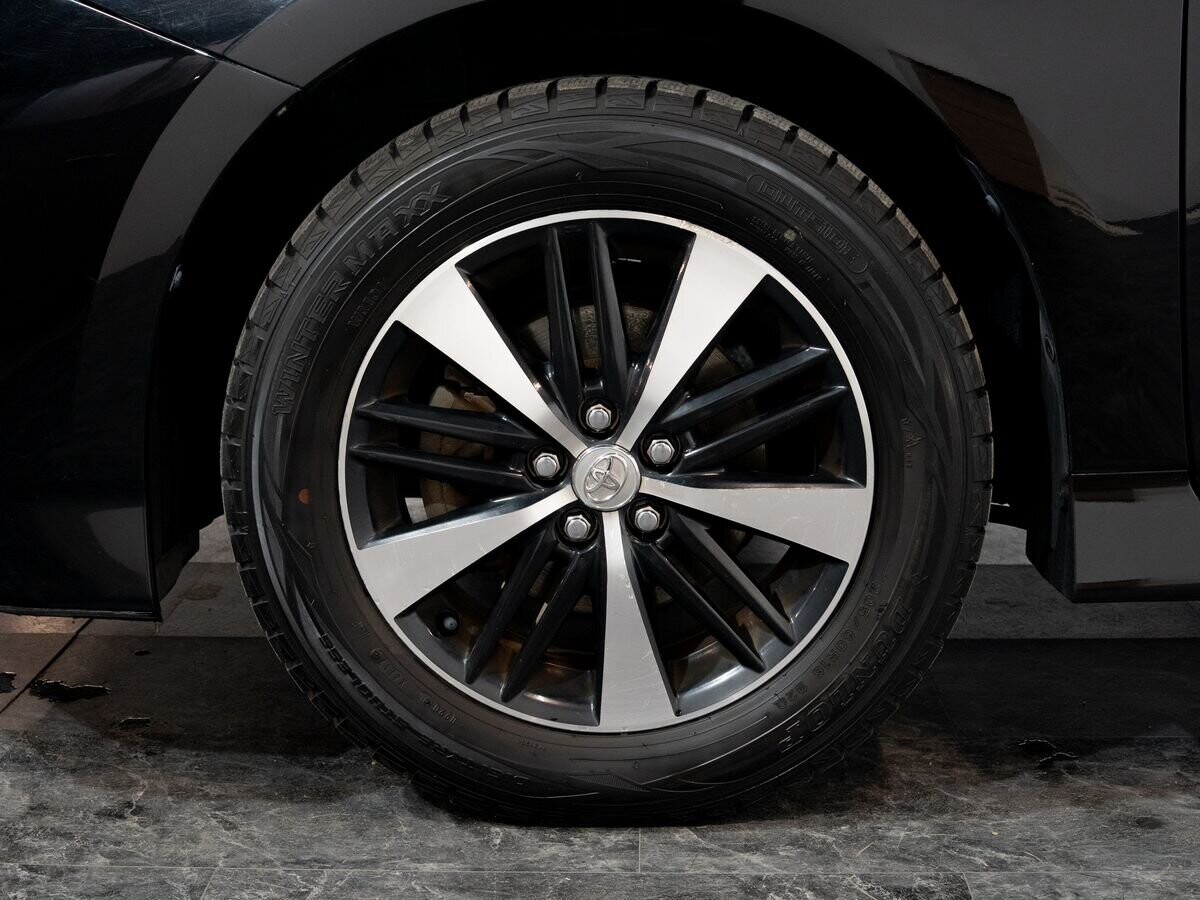 Toyota Wish 2012 - фото автомобиля