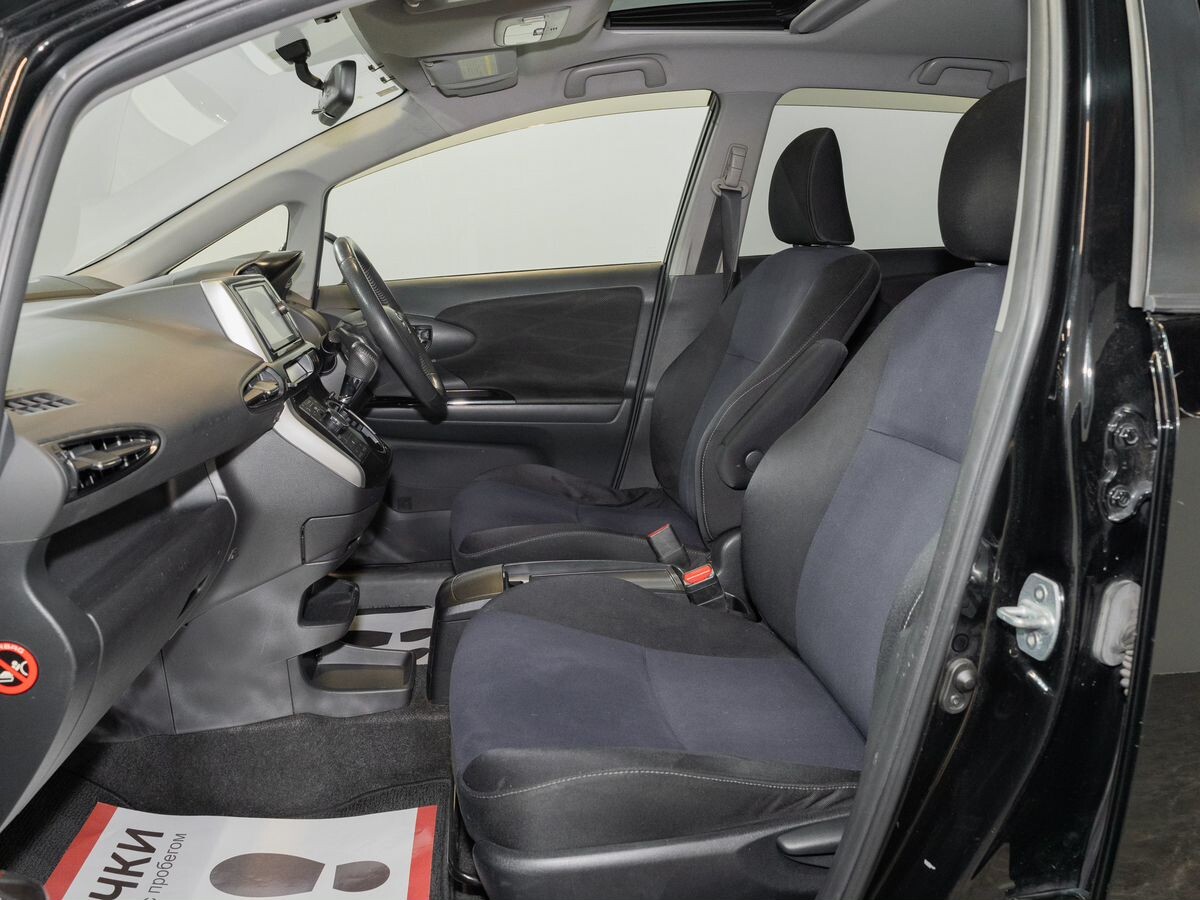 Toyota Wish 2012 - фото автомобиля