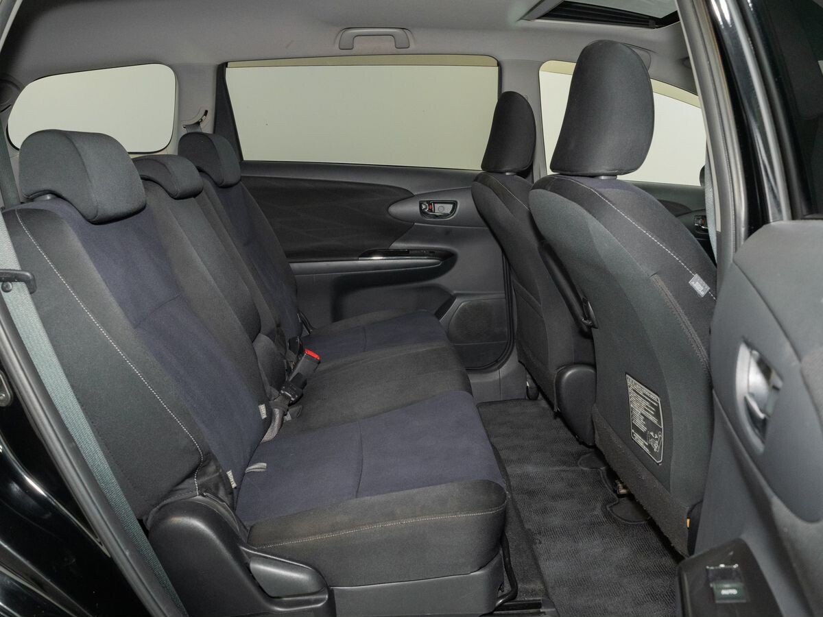 Toyota Wish 2012 - фото автомобиля