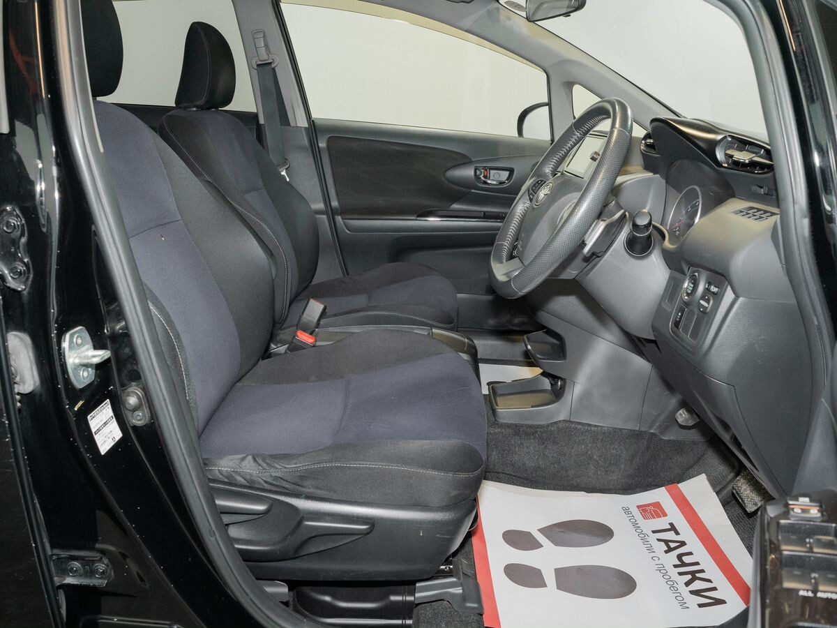 Toyota Wish 2012 - фото автомобиля