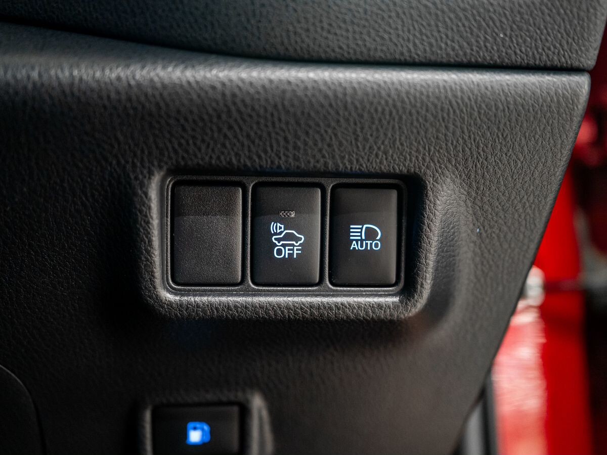 Toyota C-HR 2018 - фото автомобиля