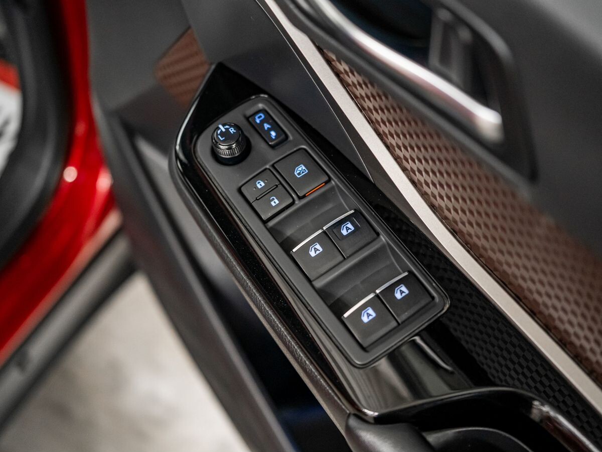 Toyota C-HR 2018 - фото автомобиля