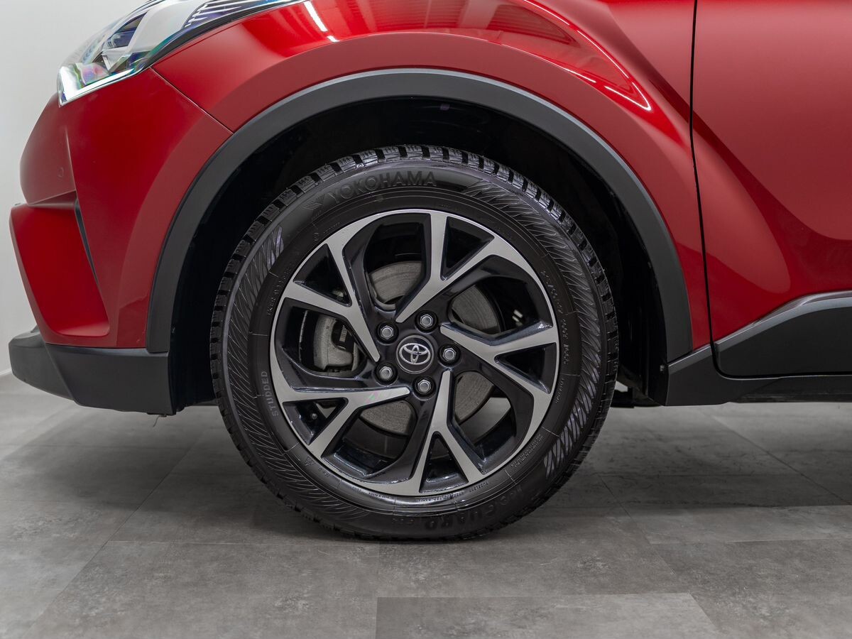 Toyota C-HR 2018 - фото автомобиля
