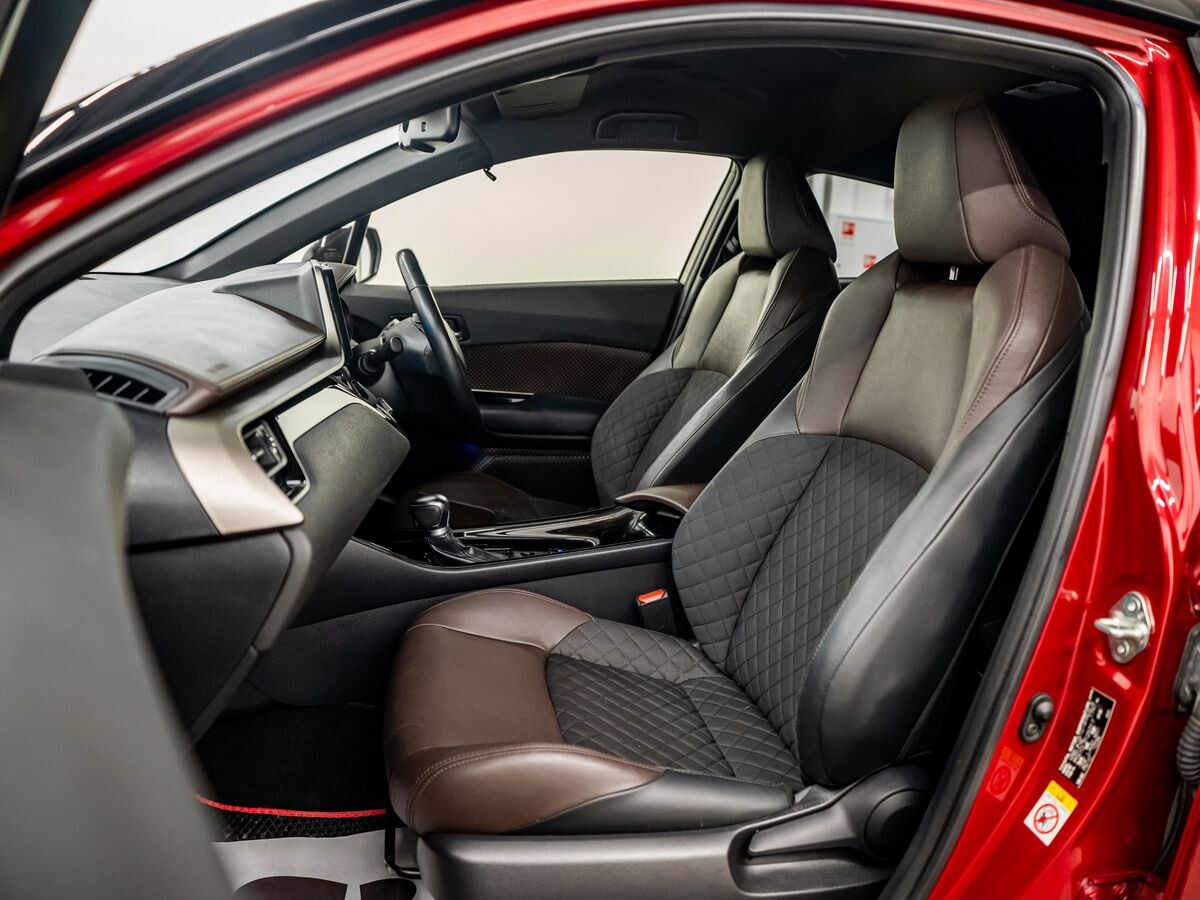 Toyota C-HR 2018 - фото автомобиля