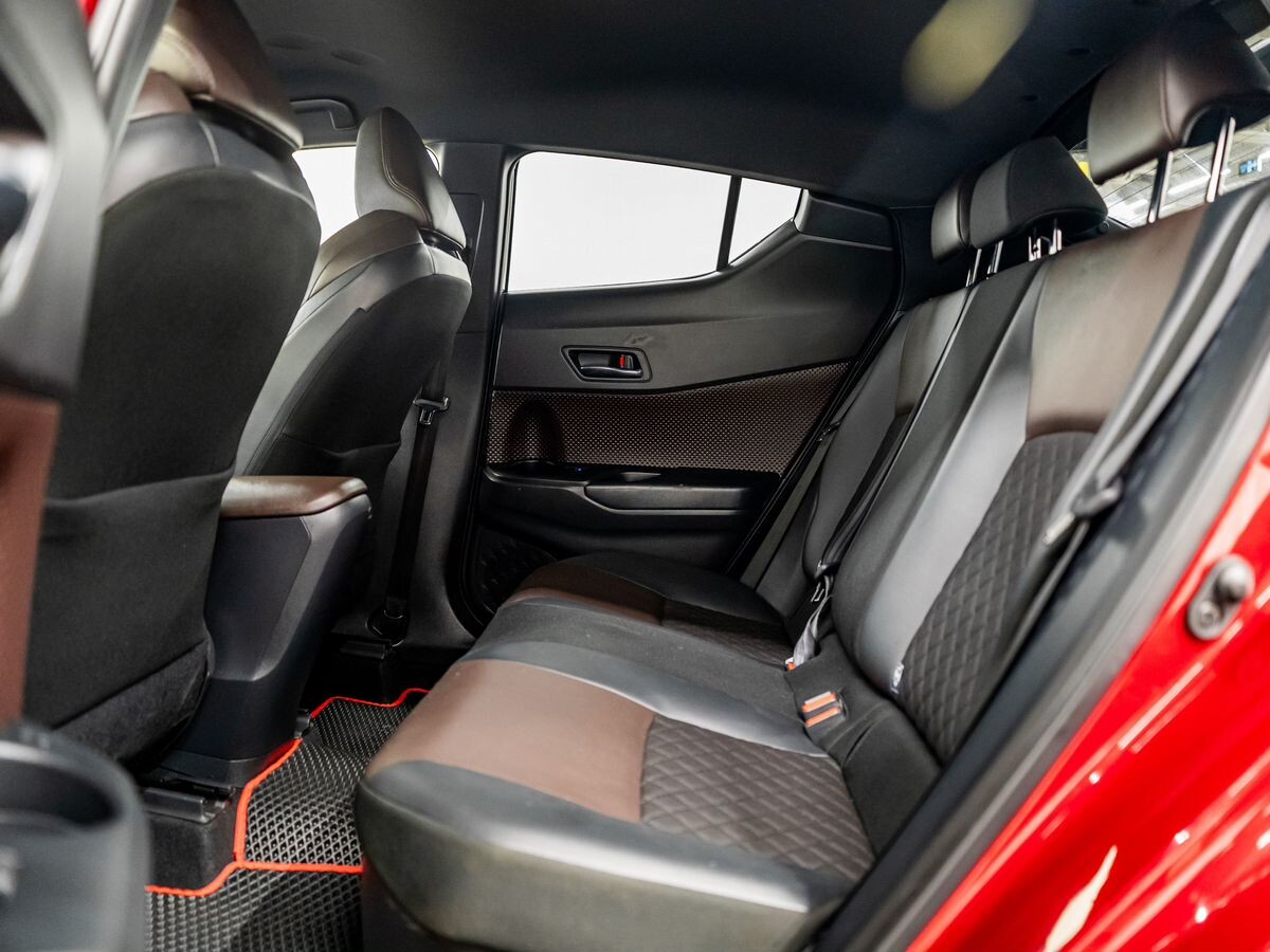 Toyota C-HR 2018 - фото автомобиля