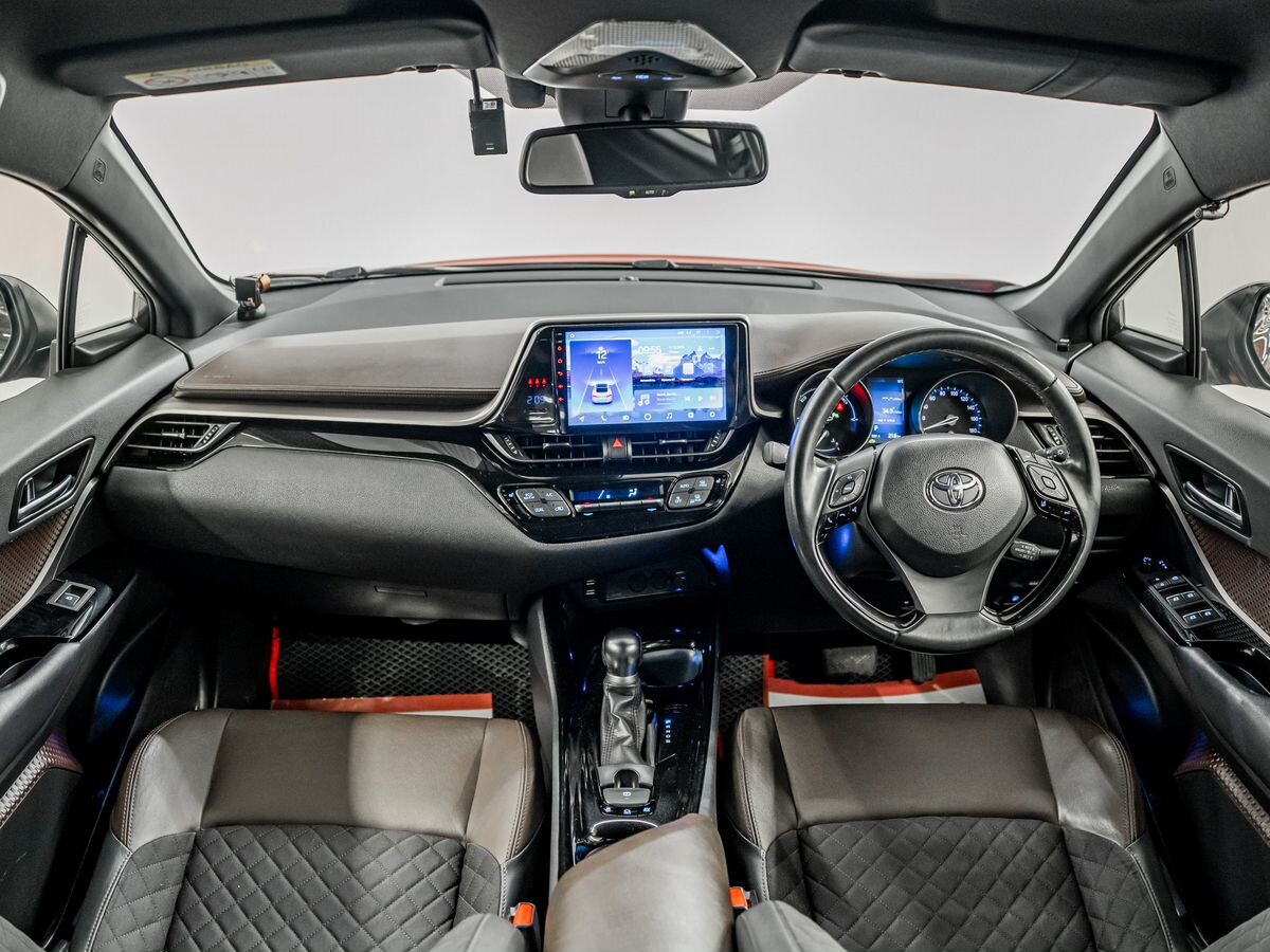 Toyota C-HR 2018 - фото автомобиля