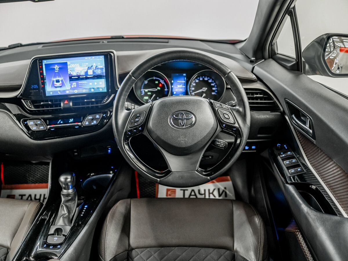 Toyota C-HR 2018 - фото автомобиля