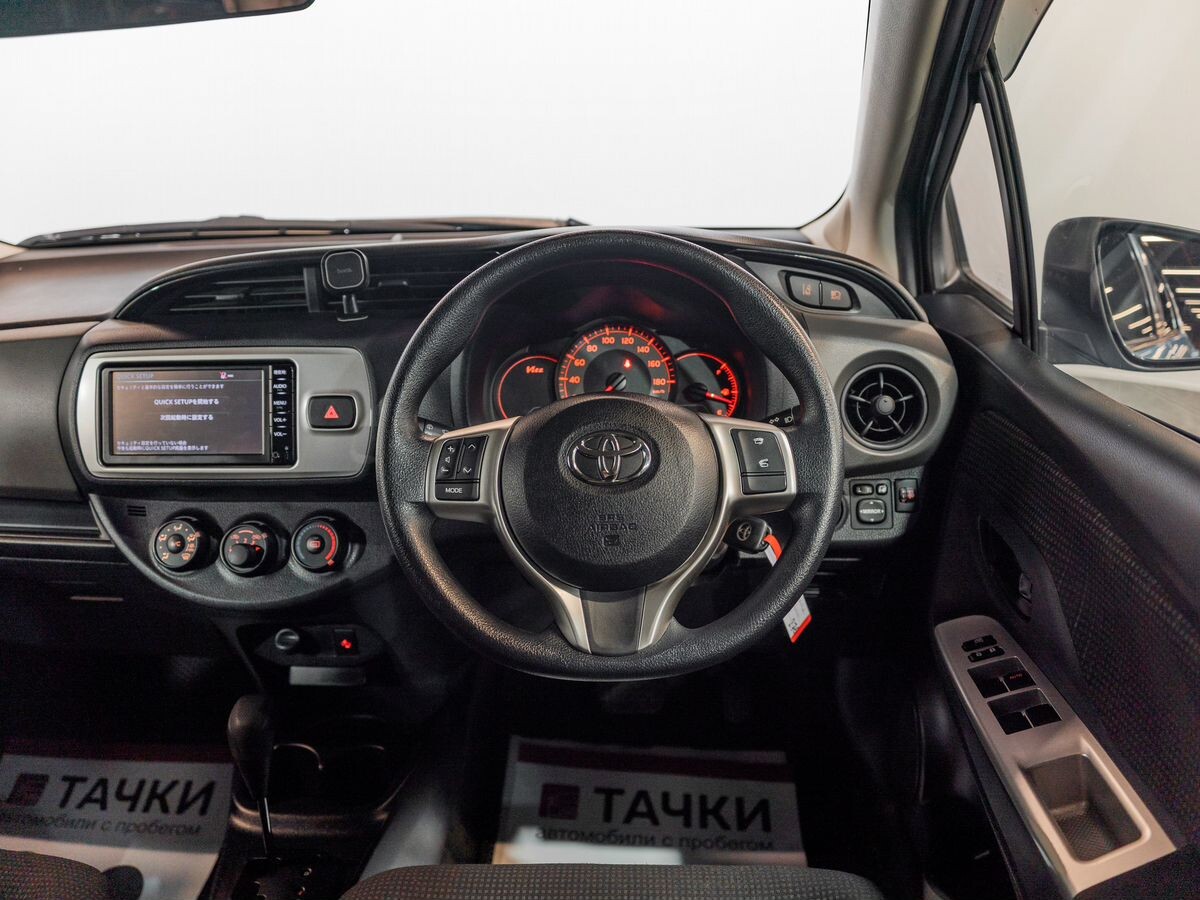 Toyota Vitz 2015 - фото автомобиля