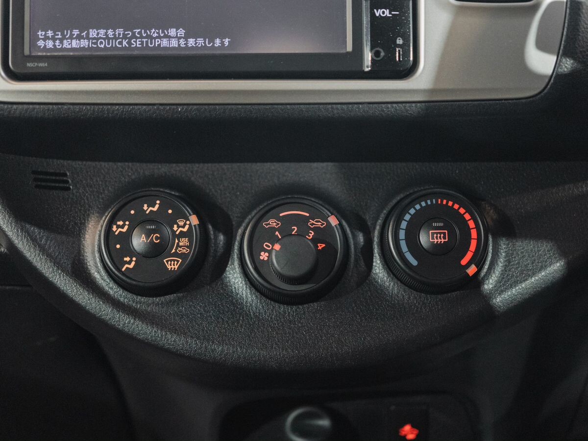 Toyota Vitz 2015 - фото автомобиля