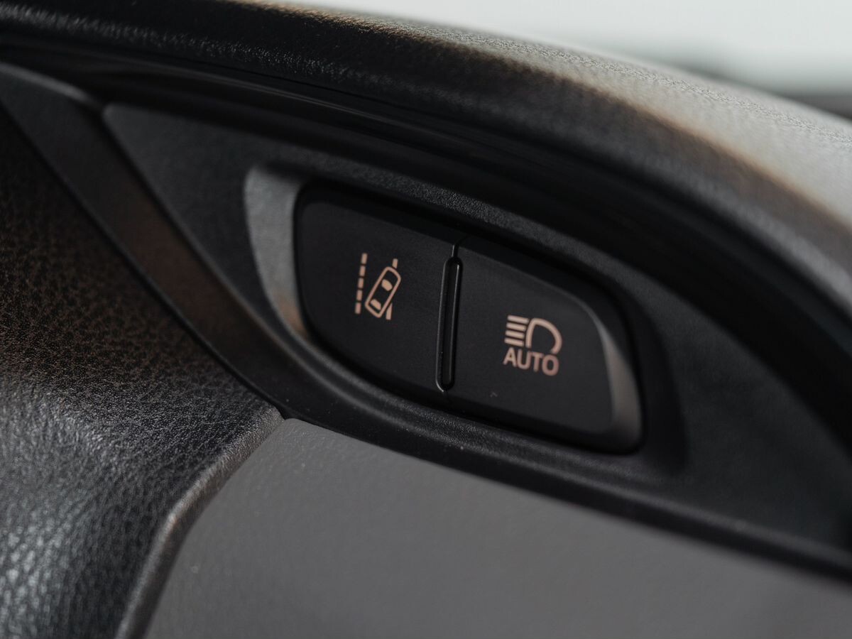 Toyota Vitz 2015 - фото автомобиля