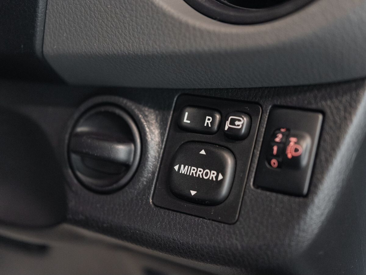 Toyota Vitz 2015 - фото автомобиля