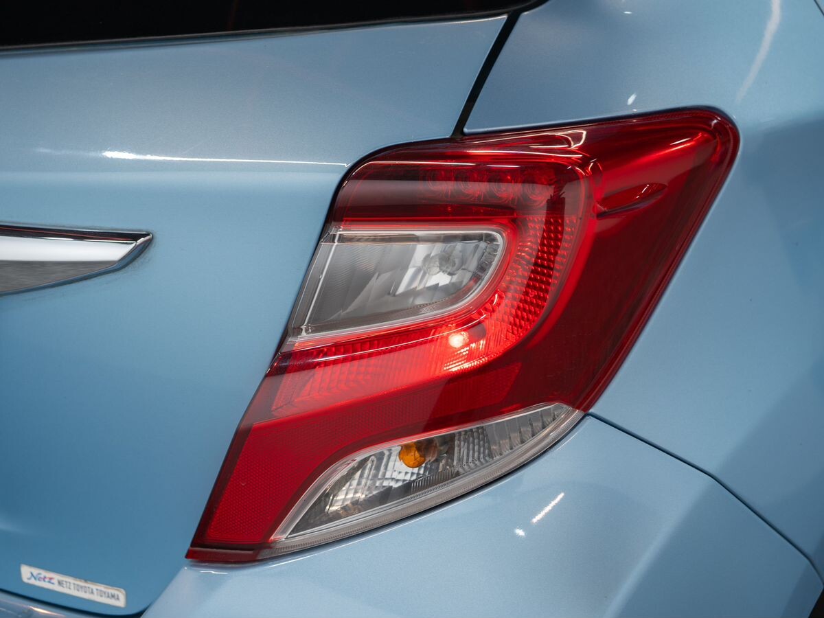 Toyota Vitz 2015 - фото автомобиля