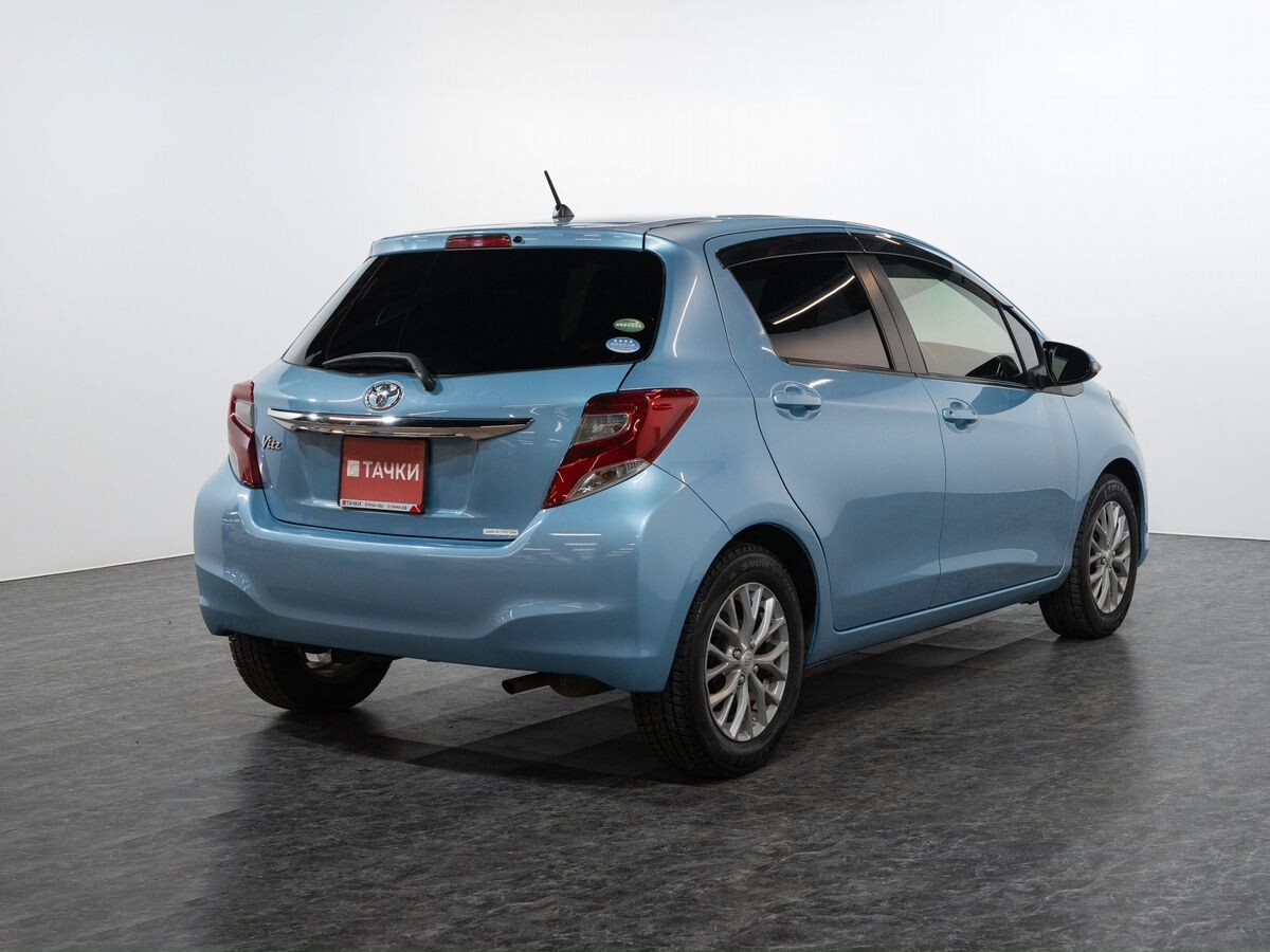 Toyota Vitz 2015 - фото автомобиля