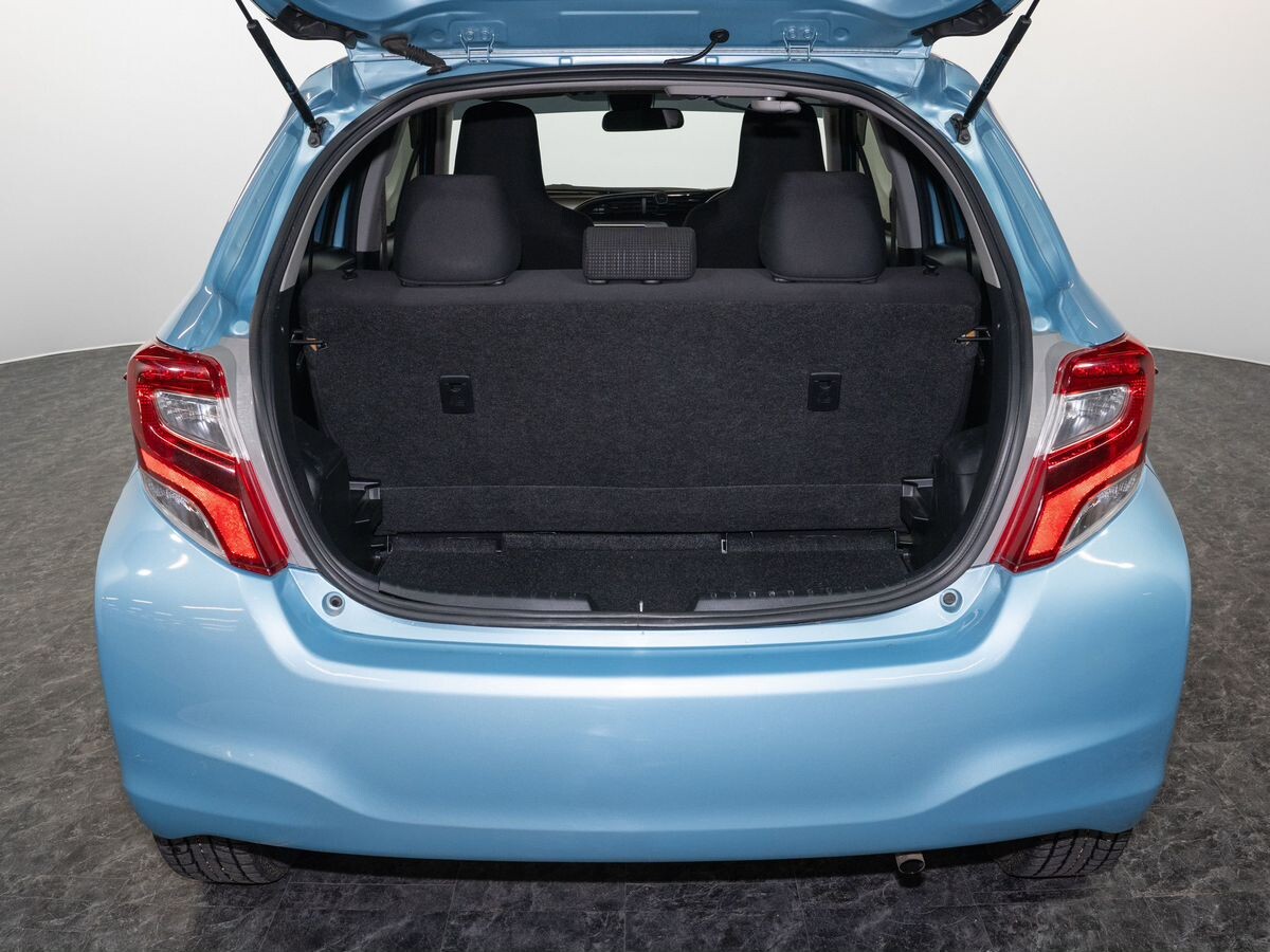 Toyota Vitz 2015 - фото автомобиля