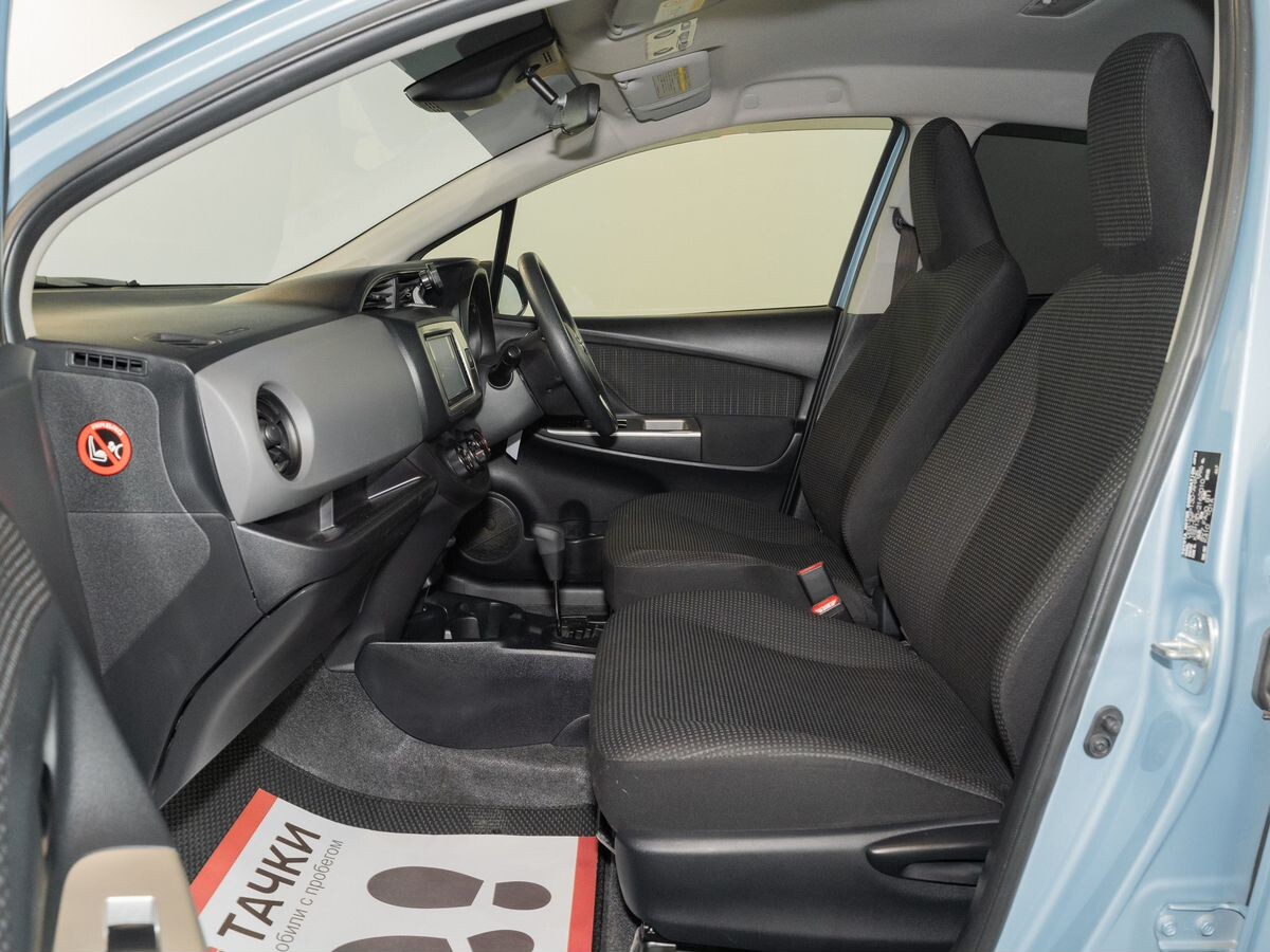 Toyota Vitz 2015 - фото автомобиля