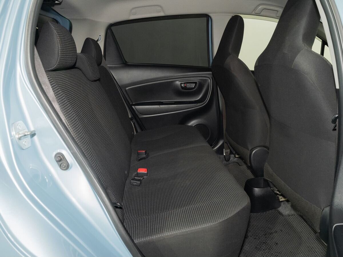 Toyota Vitz 2015 - фото автомобиля