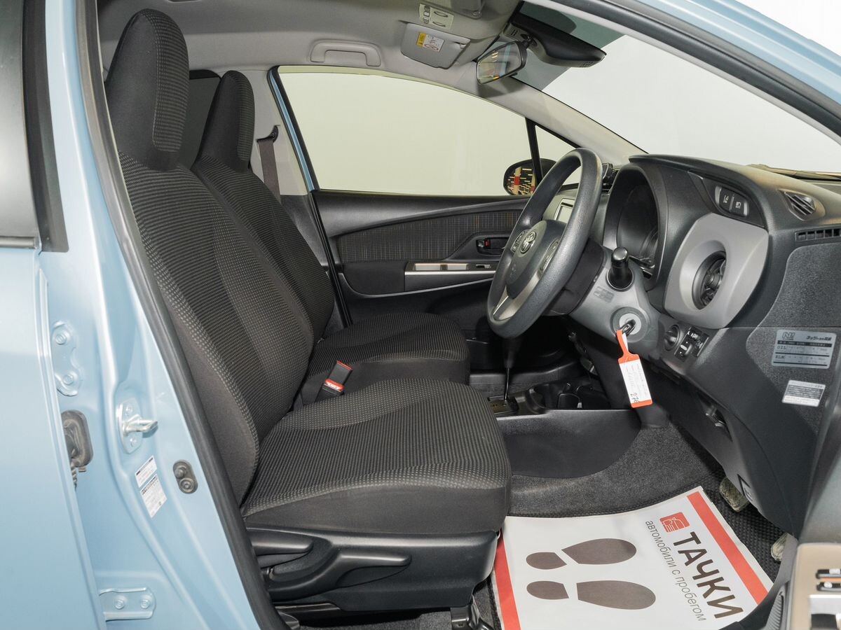 Toyota Vitz 2015 - фото автомобиля