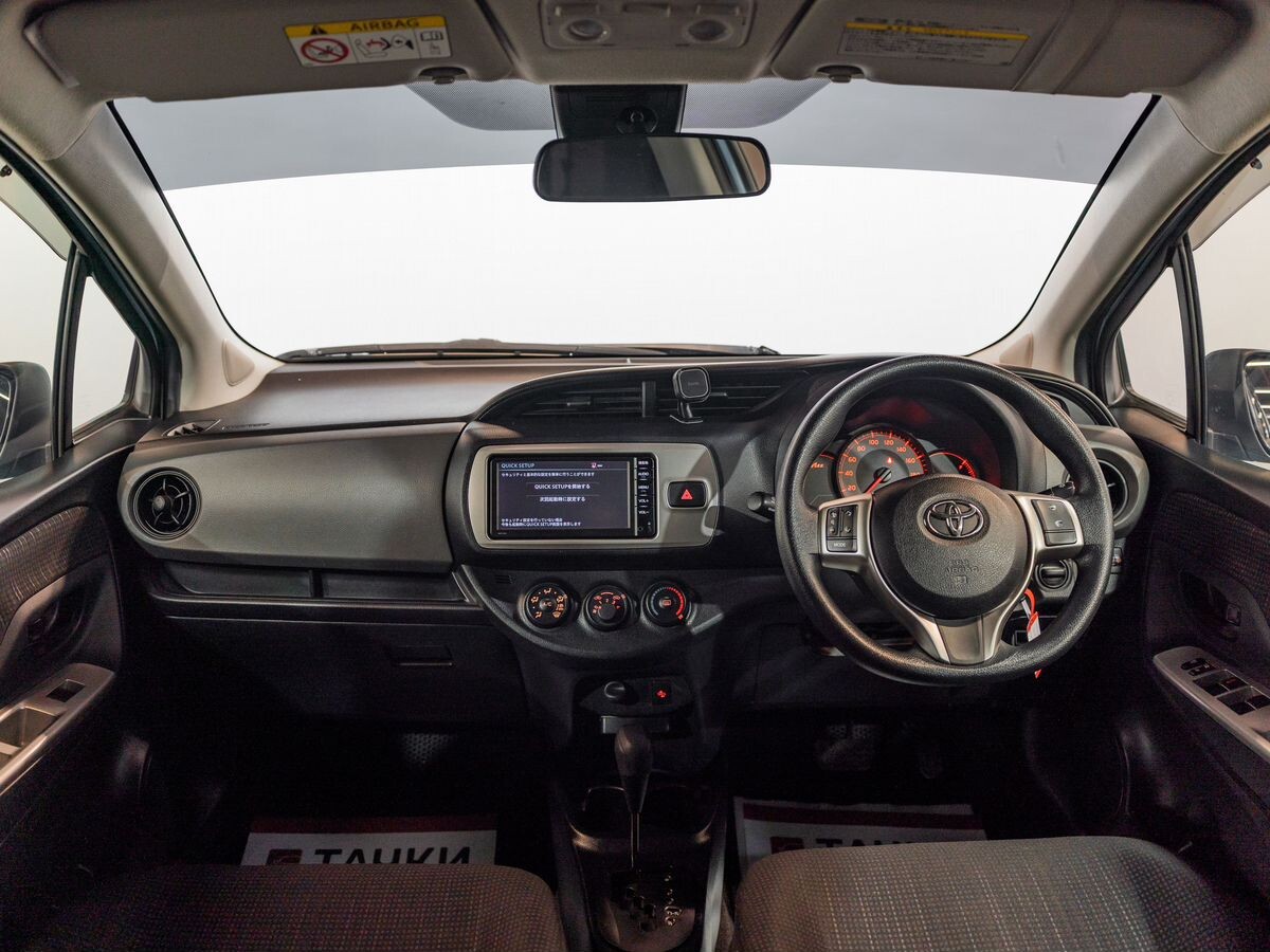 Toyota Vitz 2015 - фото автомобиля