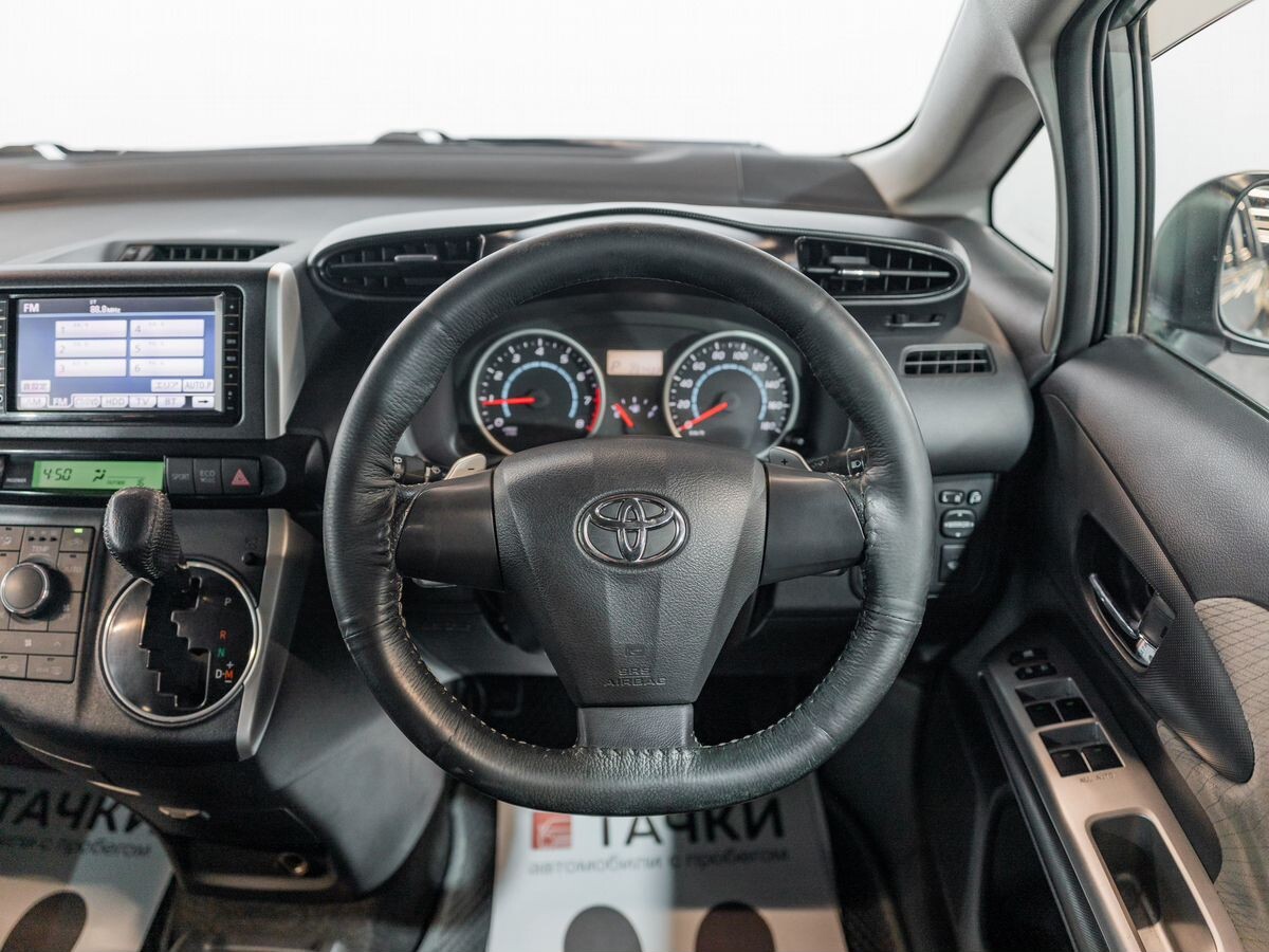 Toyota Wish 2009 - фото автомобиля