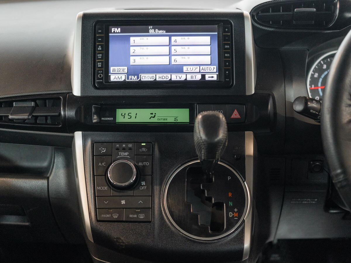 Toyota Wish 2009 - фото автомобиля