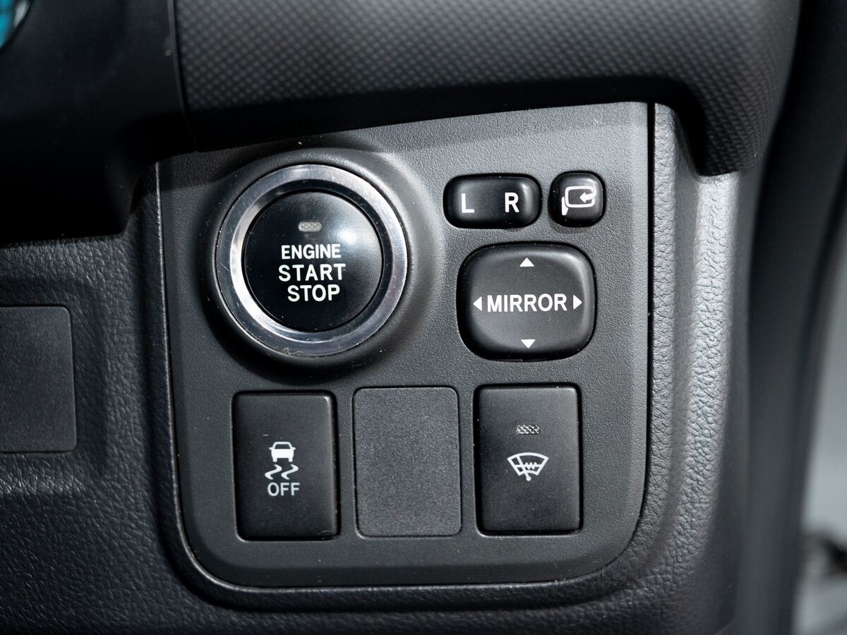 Toyota Wish 2009 - фото автомобиля