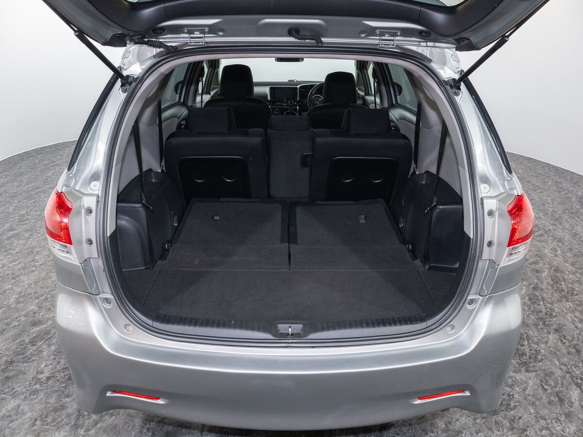 Toyota Wish 2009 - фото автомобиля